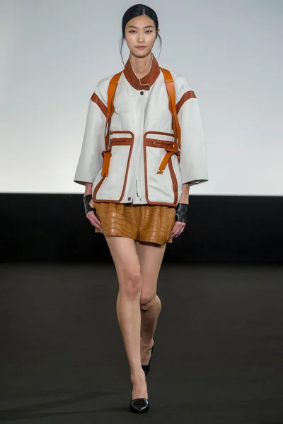 Look 18